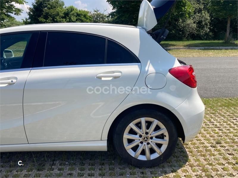 Usado Mercedes A180 Style 109 CV (80 kW) 2014 Blanco Berlina