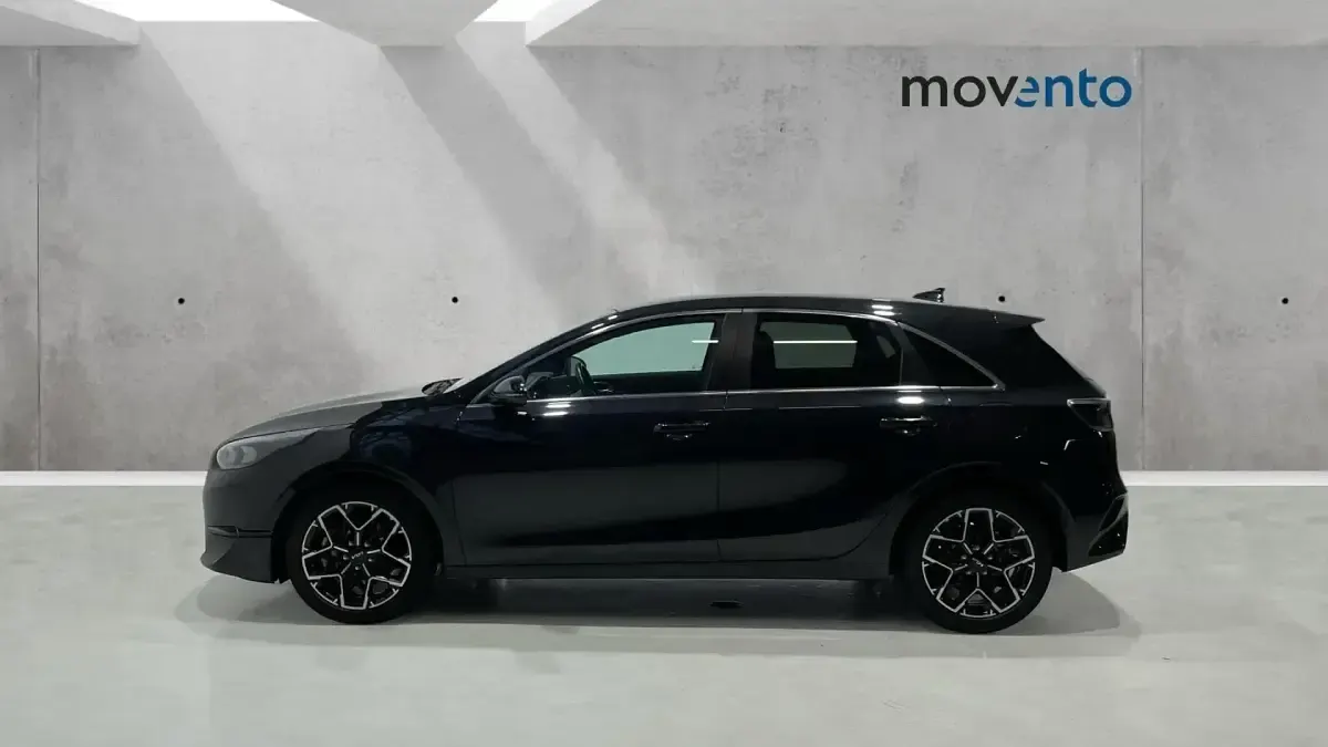 Begagnad Kia Ceed Edition 7 100 HK (73 kW) 2025 Svart Halvkombi