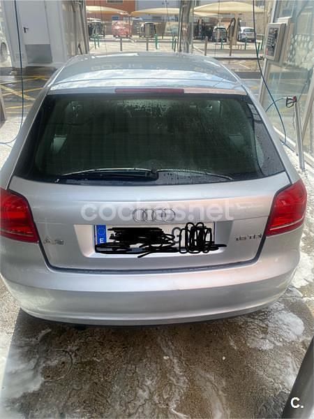 Usado Audi A3 Ambition 105 CV (77 kW) 2010 Gris / plata Berlina