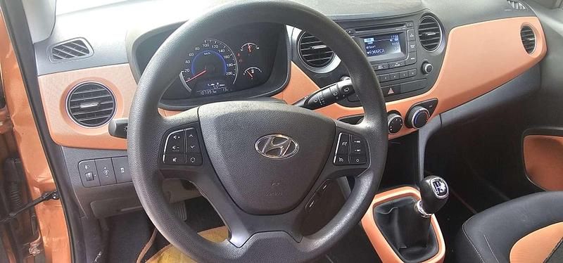 Usado Hyundai i10 67 CV (49 kW) 2014 Beige Utilitario