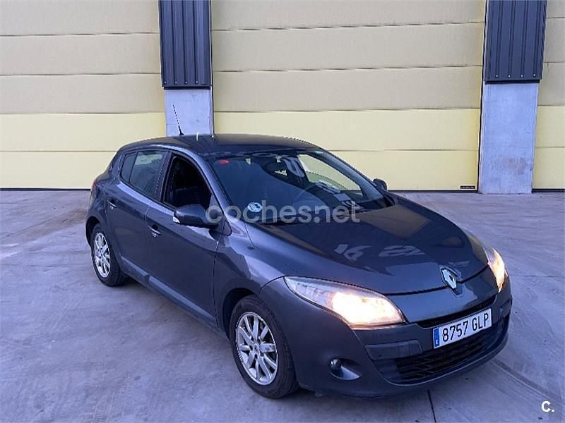 Usado Renault Mégane Expression 105 CV (77 kW) 2009 Azul Berlina