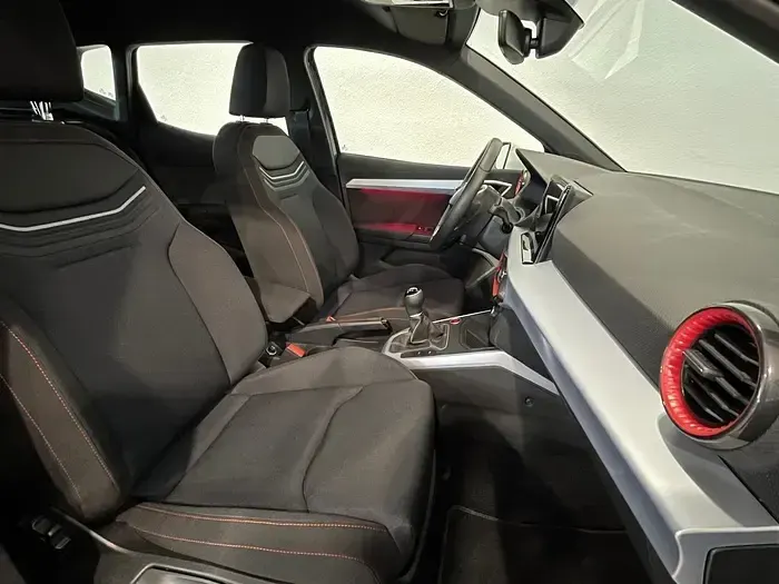 Usado Seat Arona FR 115 CV (84 kW) 2025 Azul SUV