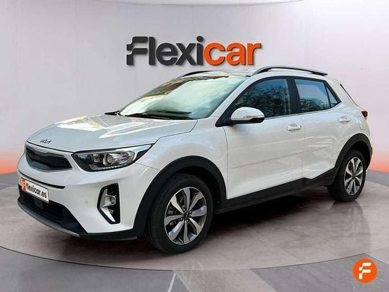 Usado Kia Stonic 84 CV (61 kW) 2022 Blanco SUV