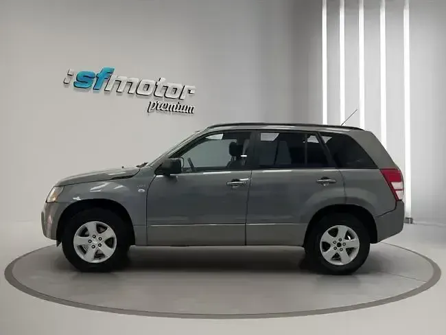 Usado Suzuki Grand Vitara 130 CV (95 kW) 2007 Gris metalizado SUV