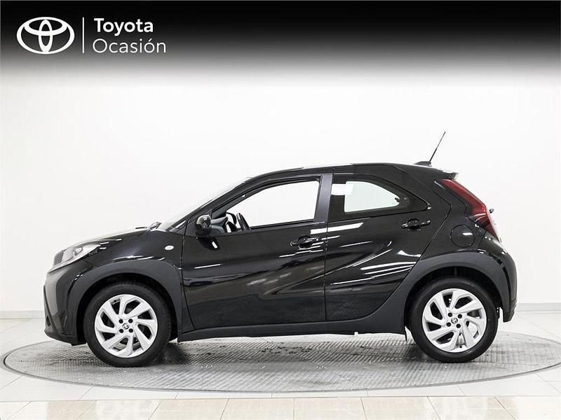 Usado Toyota Aygo Play 72 CV (52 kW) 2024 Negro