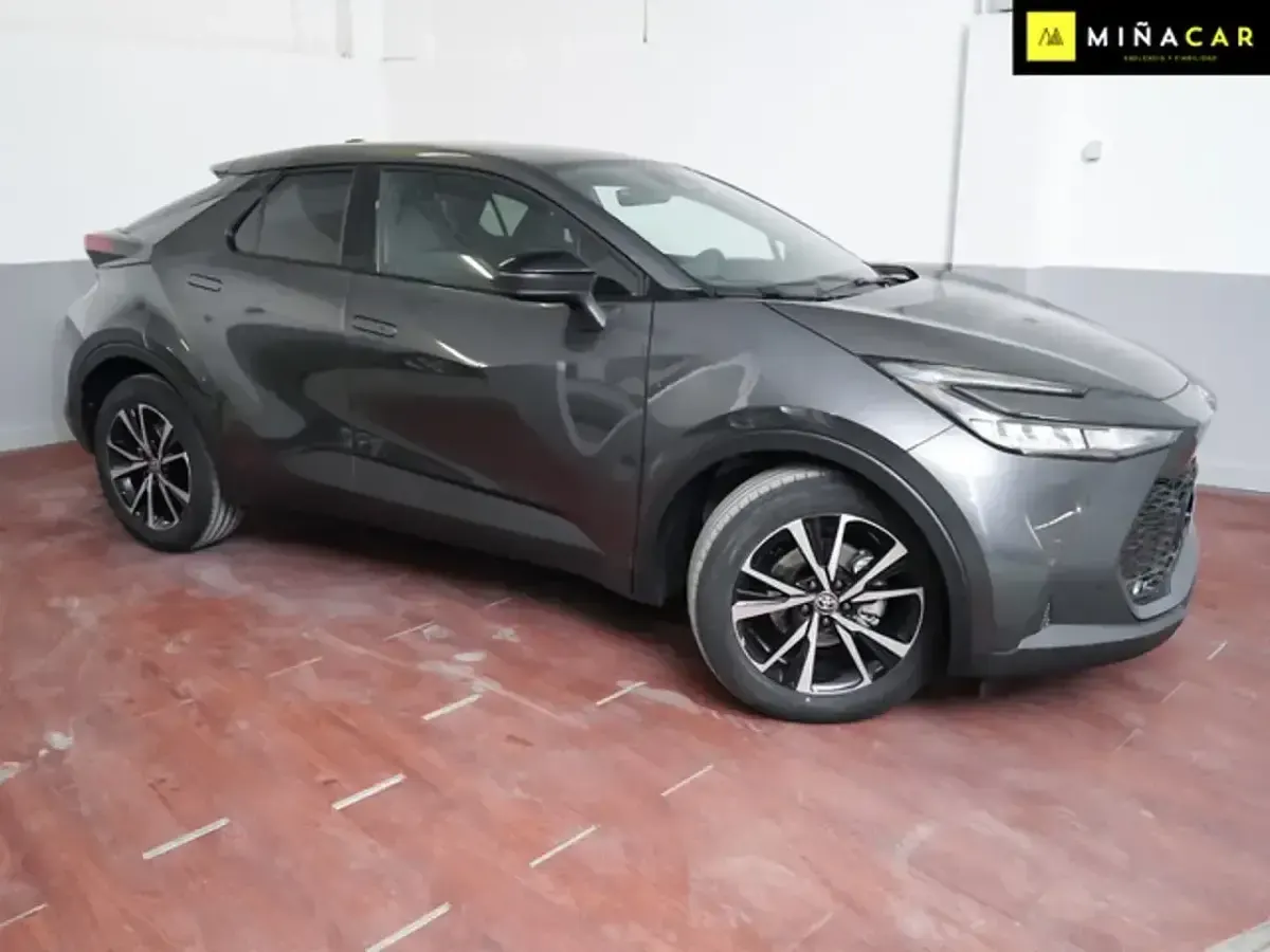 Usado Toyota C-HR Advance 140 CV (102 kW) 2025 Gris SUV