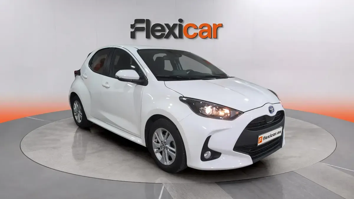 Usado Toyota Yaris Hybrid Active 116 CV (85 kW) 2022 Berlina