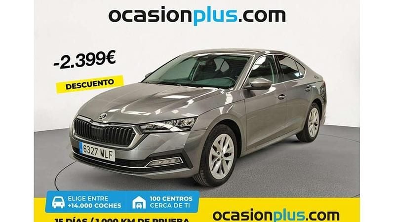Gris Usado 2023 Skoda Octavia Selection Utilitario | 23.991 € (Precio justo) - Imagen 1/4