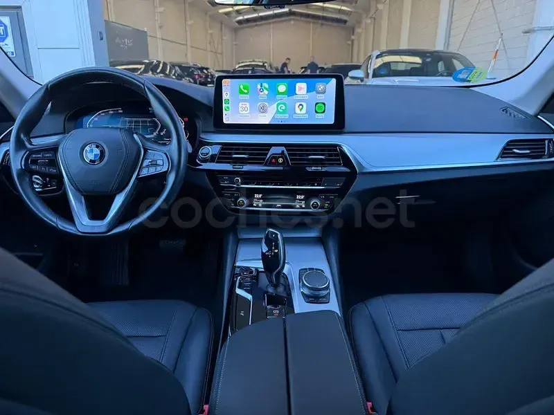 Usado BMW 520 Comfort Edition 190 CV (139 kW) 2023 Gris / plata Familiar