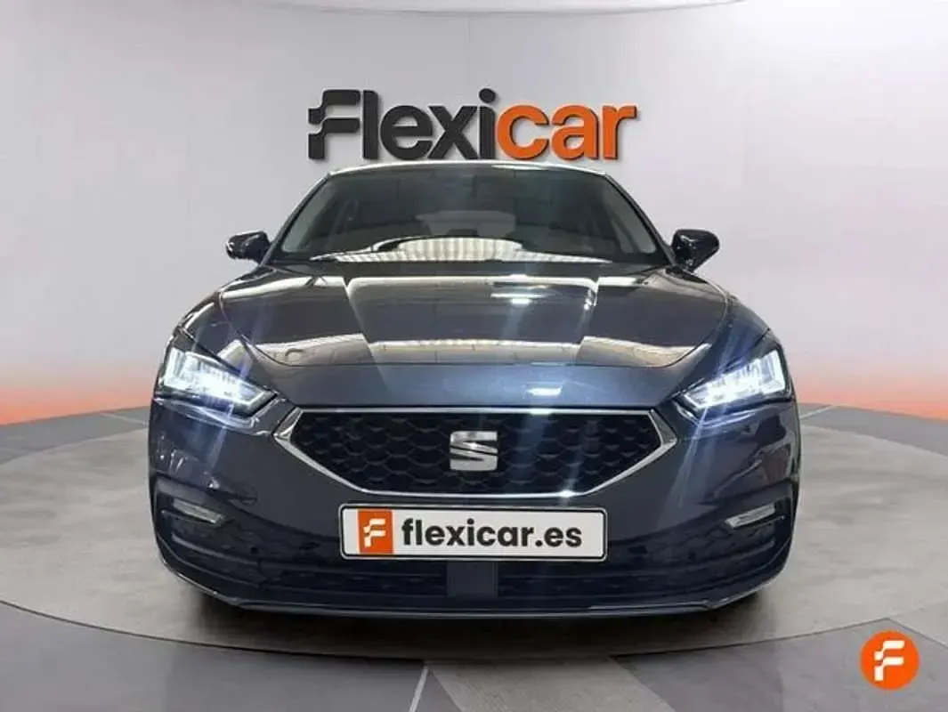 Usado Seat Leon Style 131 CV (96 kW) 2023 Gris Utilitario