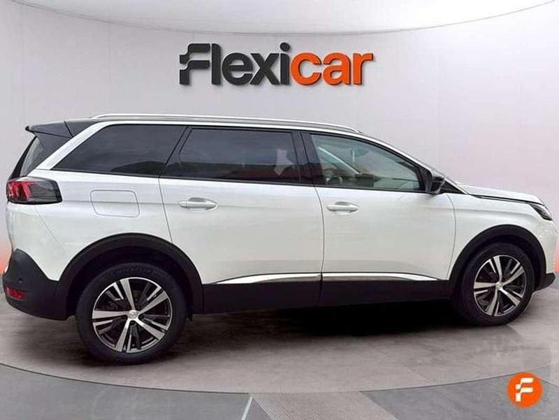 Usado Peugeot 5008 Allure 131 CV (96 kW) 2021 Blanco Monovolumen