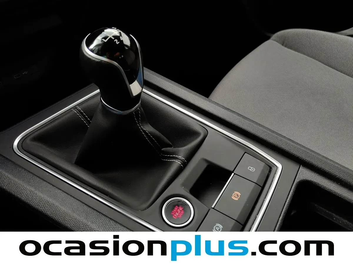 Usado Seat Leon Style 116 CV (85 kW) 2025 Gris Monovolumen
