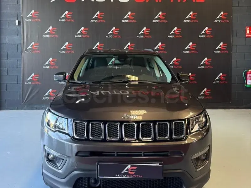 Usado Jeep Compass Longitude 120 CV (88 kW) 2019 Gris / plata SUV