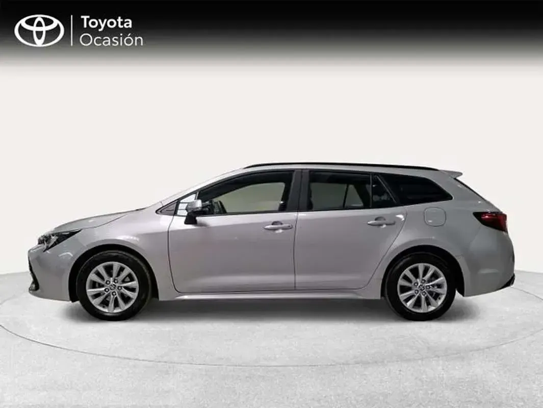 Usado Toyota Corolla Active 140 CV (102 kW) 2025 Plateado Familiar