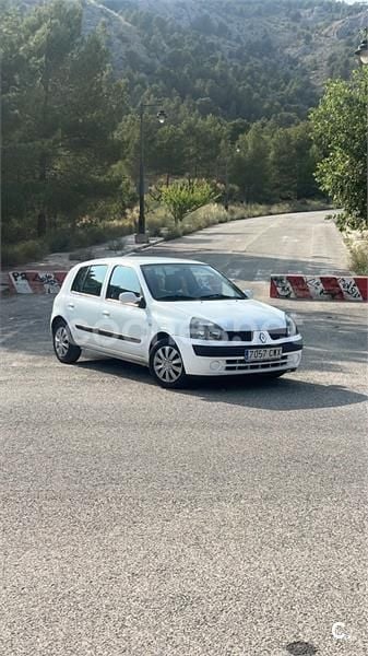 Blanco Usado 2004 Renault Clio II Privilege Berlina | 2400 € (Buen precio) - Imagen 1/2