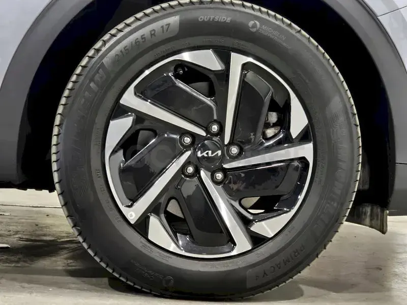 Usado Kia Sportage 215 CV (158 kW) 2025 Gris / plata SUV