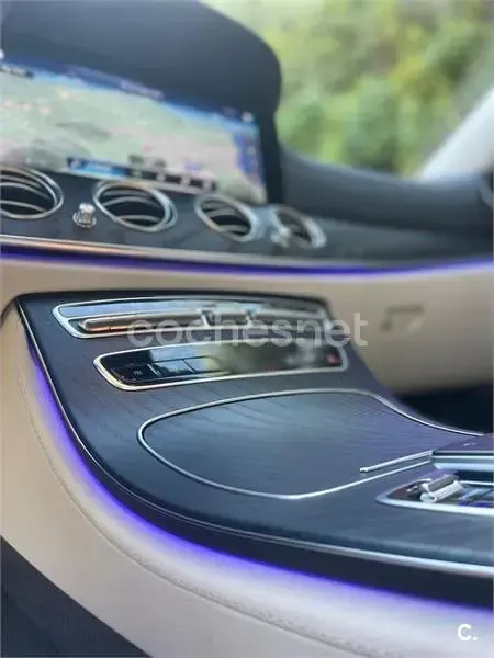 Usado Mercedes E300 306 CV (225 kW) 2020 Azul Familiar