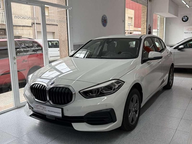 Usado BMW 118 Sport Line 136 CV (100 kW) 2022 Blanco Utilitario