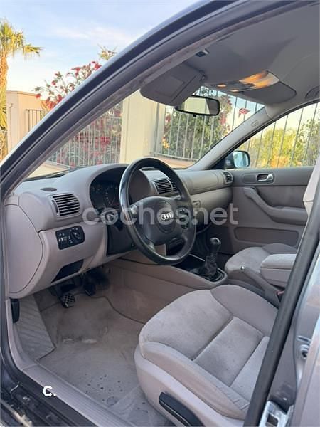 Usado Audi A3 Ambiente 125 CV (91 kW) 2000 Gris / plata Utilitario