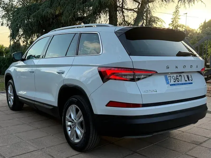 Usado Skoda Kodiaq Ambition 150 CV (110 kW) 2022 Blanco SUV