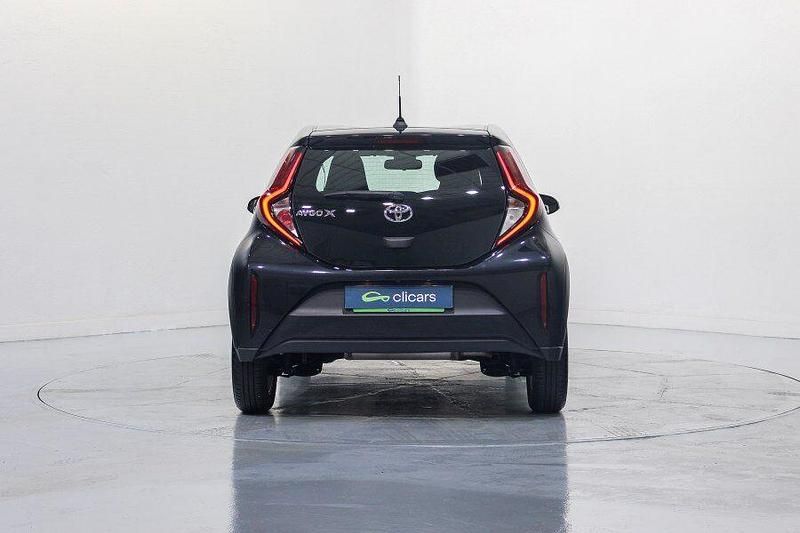 Usado Toyota Aygo X Play 72 CV (52 kW) 2022 Negro SUV