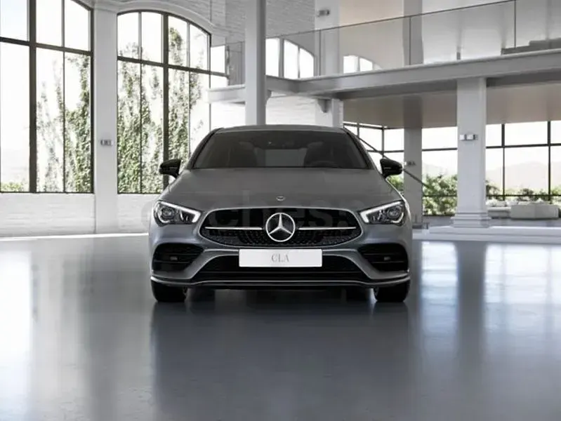 Usado Mercedes CLA200 AMG line 163 CV (119 kW) 2022 Mountaingrau magno Berlina
