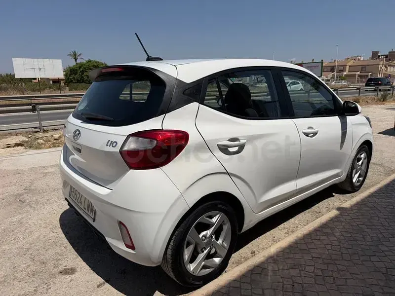 Usado Hyundai i10 67 CV (49 kW) 2022 Blanco Utilitario