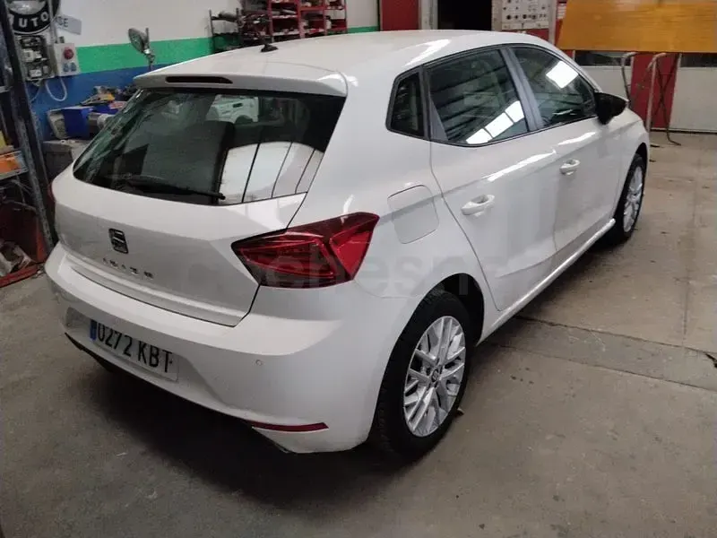 Usado Seat Ibiza CONNECT 110 CV (80 kW) 2017 Blanco Berlina