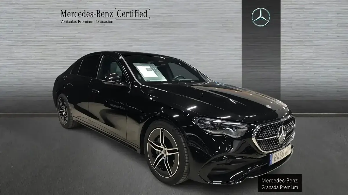 Usado Mercedes E220 AMG line Plus 197 CV (144 kW) 2024 Negro obsidiana Familiar