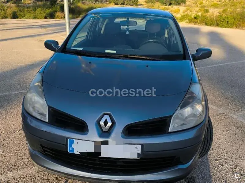 Usado Renault Clio II Dynamique 85 CV (62 kW) 2007 Azul Berlina