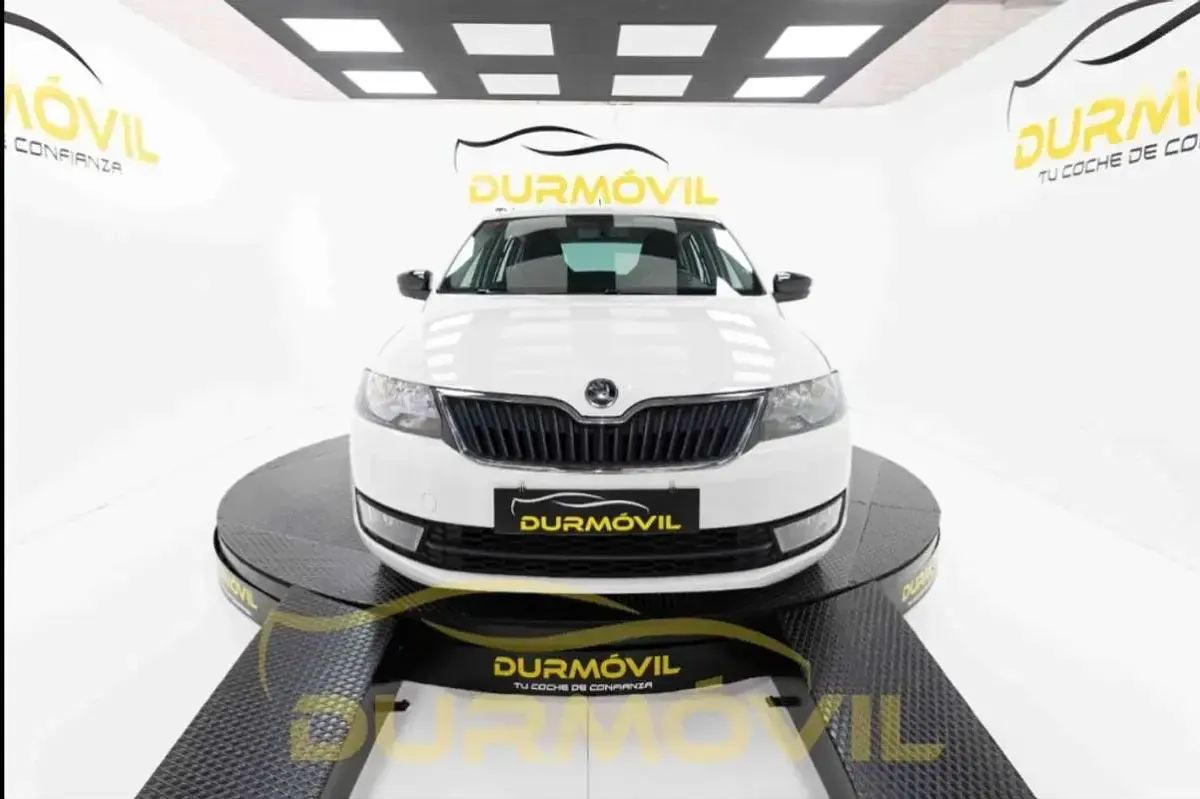 Usado Skoda Rapid 116 CV (85 kW) 2017 Blanco Utilitario