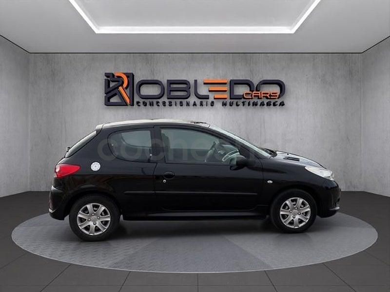 Usado Peugeot 206+ 70 CV (51 kW) 2012 Negro Utilitario