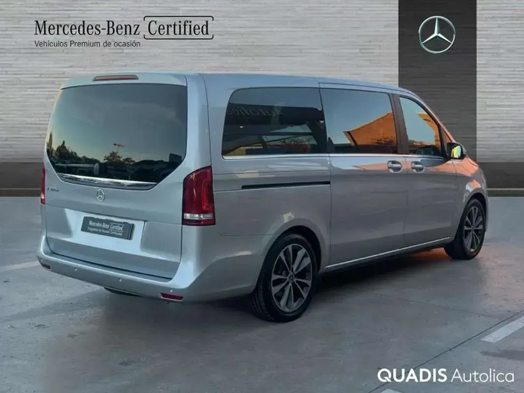Usado Mercedes V300 Avantgarde 239 CV (175 kW) 2021 Plateado Monovolumen