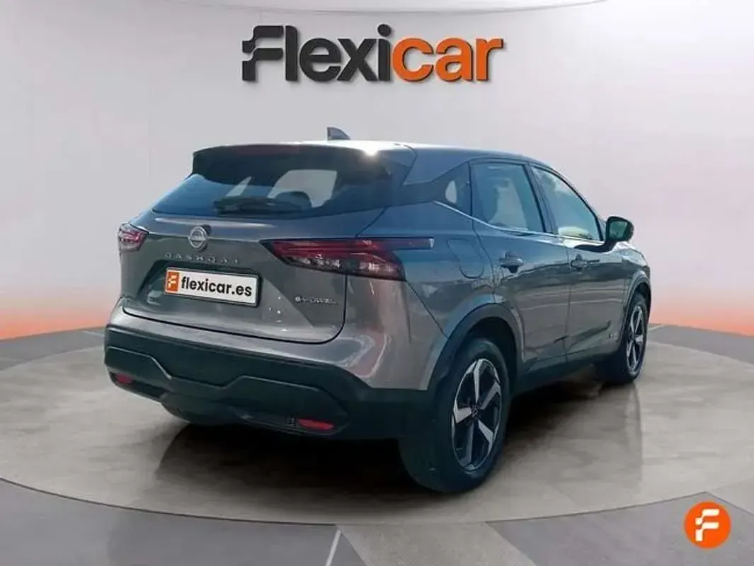Begagnad Nissan Qashqai Acenta 190 HK (139 kW) 2024 Grå SUV