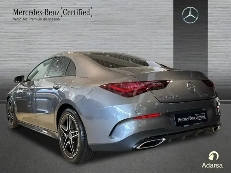 Usado Mercedes CLA200 163 CV (119 kW) 2025 Gris / plata Berlina