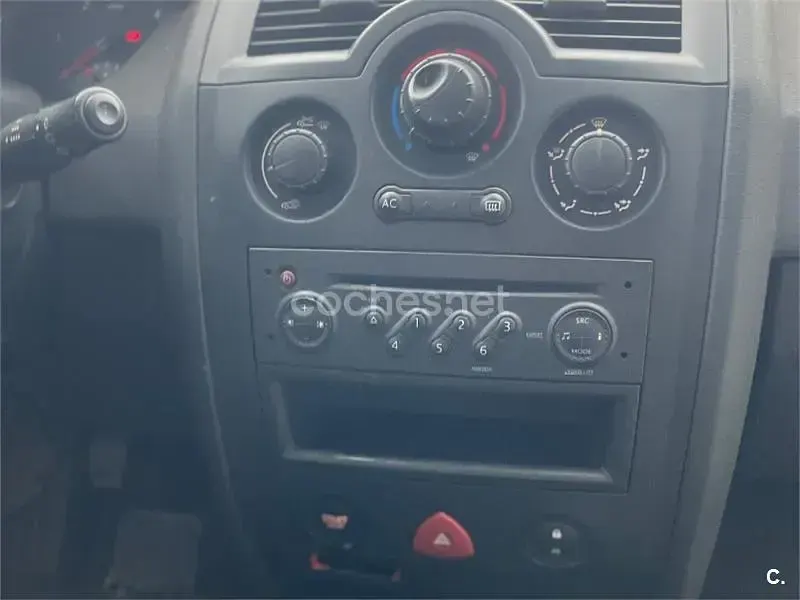 Usado Renault Mégane Expression 105 CV (77 kW) 2006 Negro Berlina
