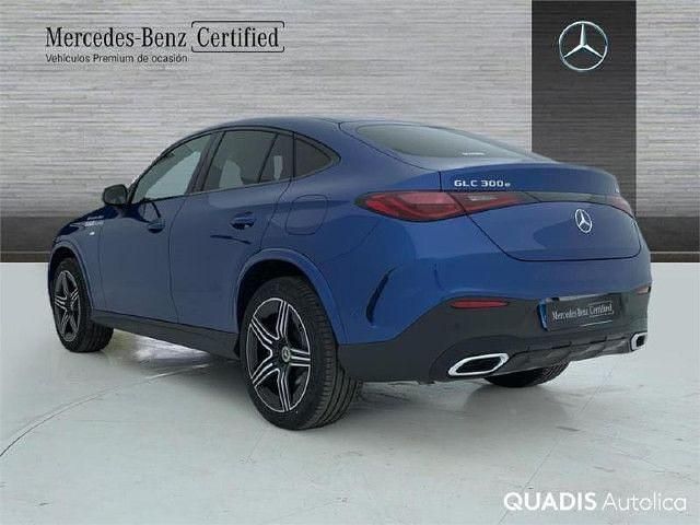 Usado Mercedes GLC300e 313 CV (230 kW) 2025 Azul espectra