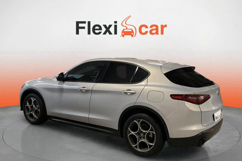 Usado Alfa Romeo Stelvio Sprint 160 CV (117 kW) 2022 Gris SUV