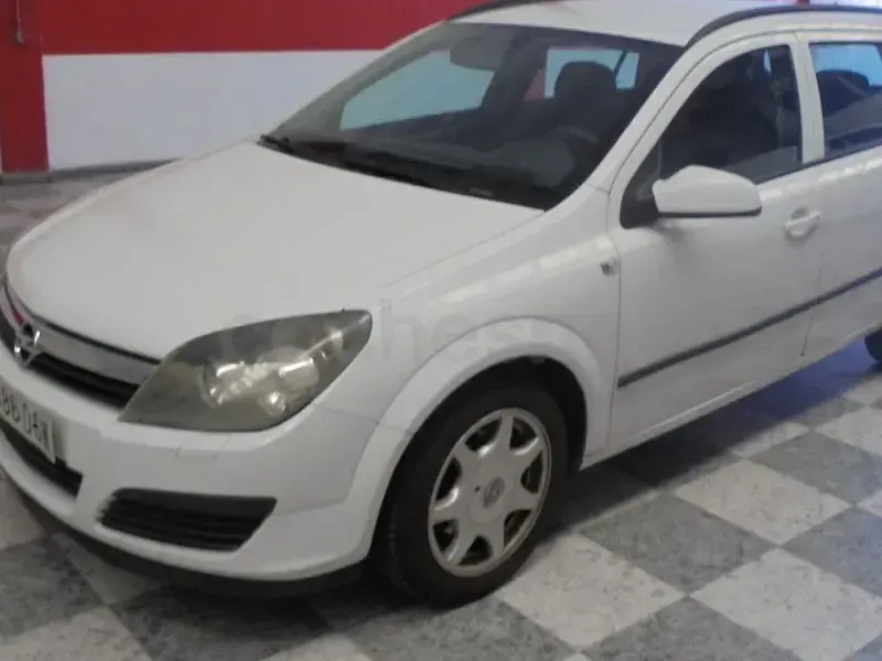 Usado Opel Astra Enjoy 100 CV (73 kW) 2005 Blanco Familiar