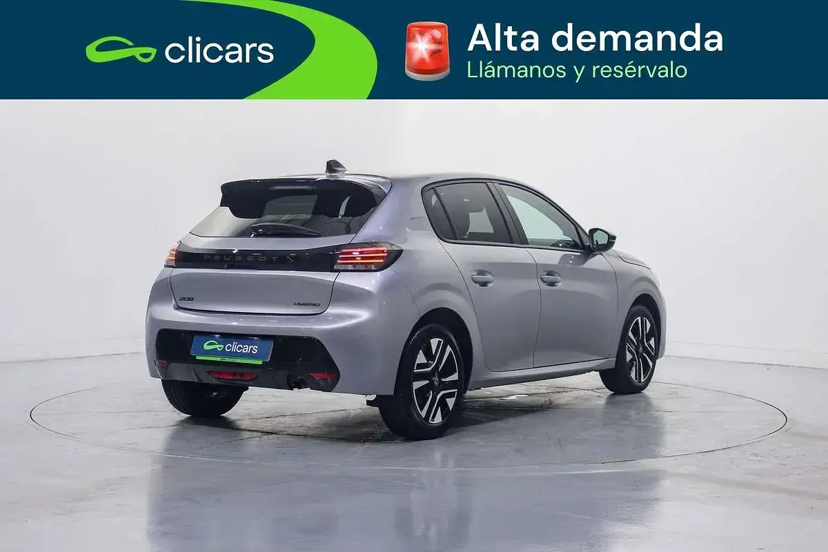 Usado Peugeot 208 Allure 101 CV (74 kW) 2025 Plateado Utilitario