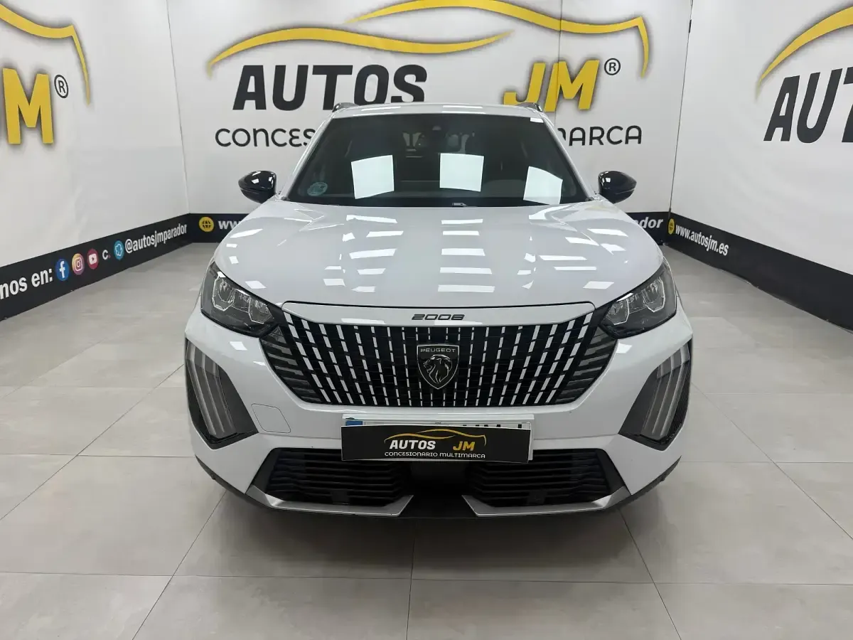 Usado Peugeot 2008 Allure 100 CV (73 kW) 2023 Gris / plata SUV