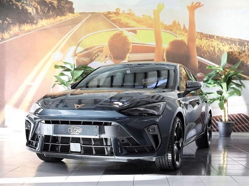 Usado Cupra Leon 150 CV (110 kW) 2024 Gris / plata Berlina