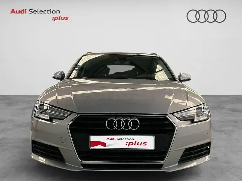 Usado Audi A4 Advanced 150 CV (110 kW) 2018 Gris / plata Familiar