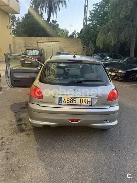 Usado Peugeot 206 70 CV (51 kW) 2005 Gris / plata Berlina