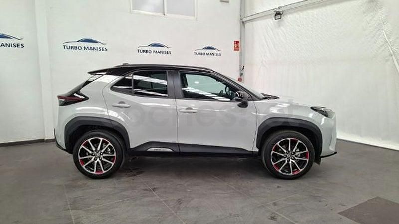 Usado Toyota Yaris Hybrid Sport 116 CV (85 kW) 2024 Gris / plata Berlina