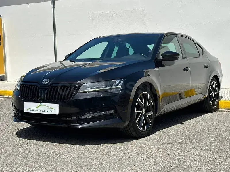 Usado Skoda Superb SportLine 150 CV (110 kW) 2023 Negro Berlina