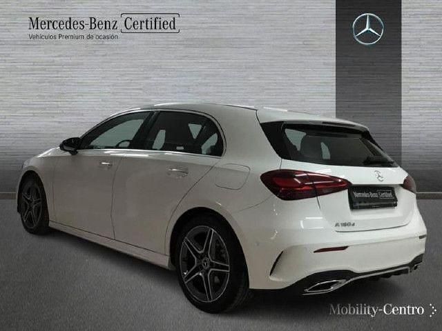 Usado Mercedes A180 AMG line 116 CV (85 kW) 2024 Blanco polar Utilitario