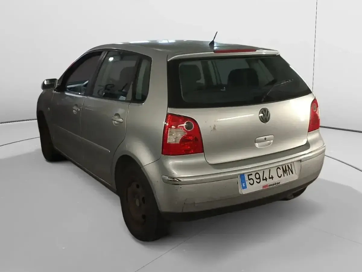 Usado VW Polo Match 75 CV (55 kW) 2003 Gris Utilitario