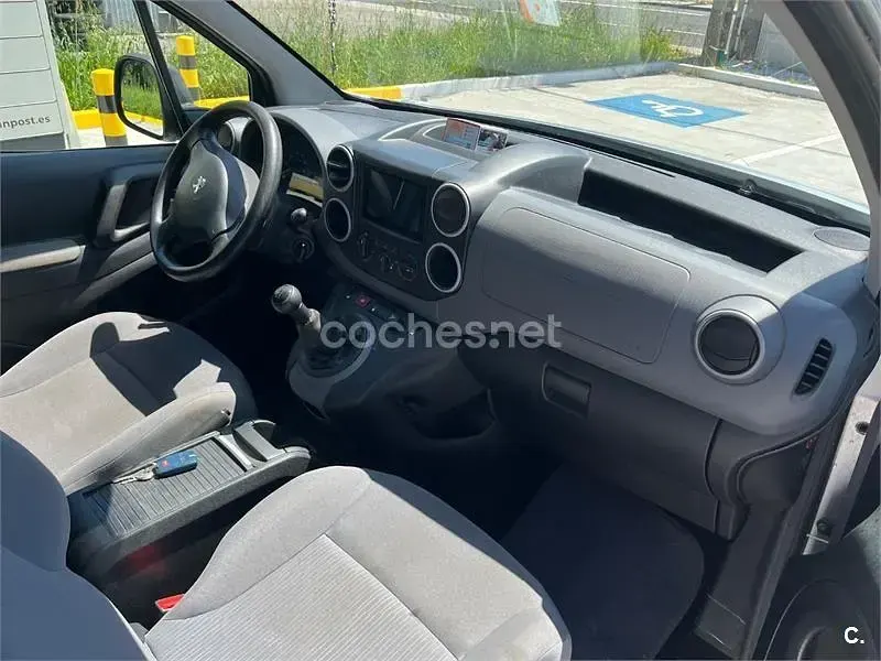 Usado Peugeot Partner Tepee 92 CV (67 kW) 2015 Gris / plata Monovolumen