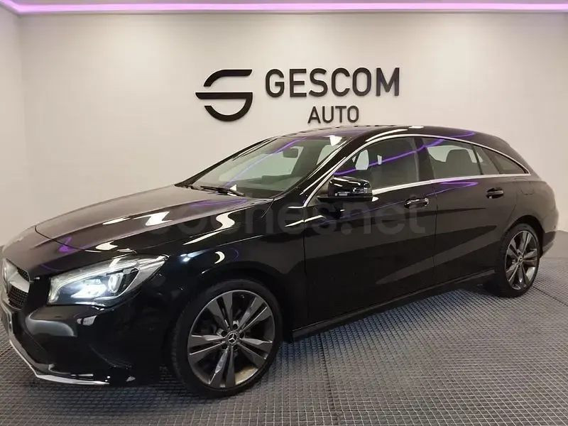Usado Mercedes CLA200 Shooting Brake 136 CV (100 kW) 2018 Negro Familiar